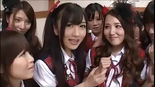 Tête noire japonaise assez excitée et x femmes matures zélée donne une belle pipe tendre