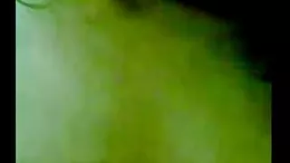 Une blonde bien roulée sexy et une brune très chaude désirent profiter vieille femme mature de MFF 3some