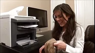 Freaky Asian chienne obtient sa chatte poilue femme mature xnxx satisfaite avec des bâtons de sushi
