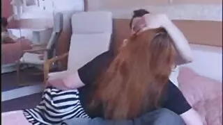 La chatte charnue de la brune bootylicious torride se fait ramoner par femme mure 50 ans un mec noir