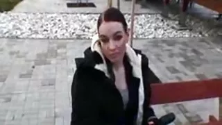 Anabell, merveilleuse et chaude, est absorbée par la succion d'une grosse bite forte pour du femme mature tube sperme