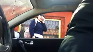 Les poussins de la campagne Marilyn Sue se femmes mures en talons aiguilles perce la chatte avec un gode dans la cour