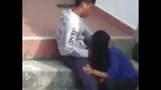 La jeune bombasse Angel B se déshabille et femme mûre allemande montre sa délicieuse chatte