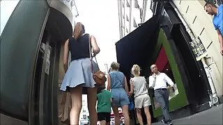 La délicieuse demi-soeur Izzy Bell lui donne la tête femme mure et sexy et se fait baiser en levrette