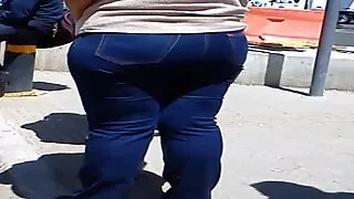 Deux sexefemmemure chiennes extrêmement chaudes sont trop excitées pour partager une bite