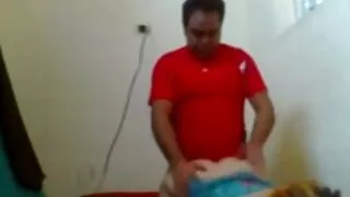 La mariée japonaise China grande femme mature Mimura fait une pipe lors de sa nuit de noces