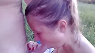 Auburn pute appelée Lola gère avec deux longues piqûres fortes femme mure lesbienne (MMF)