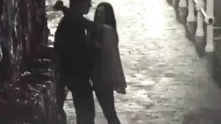 Une nana blonde femme mûre sexy bronzée se réchauffe avec des jouets et se fait enculer en missionnaire