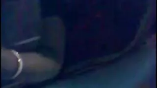 Une brune femme mure nue sexy super sexy dans ses sous-vêtements rouges sexy hurle fort