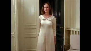 Mamie a sa chatte humide baisée très fort par son amie belle femme mure nue