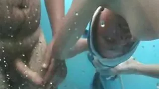 Paolla Vieira et Evelin femme mure et sexy Rangel sucent la bite d'un mec noir Capoeira