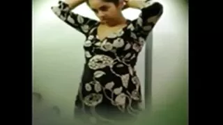 Fellation de cette fille sexy japonaise chaude et femme mature gros seins maigre dans sa culotte