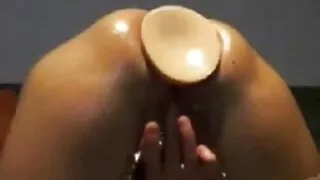 Grosse vieille mamie se masturbe mures femmes pendant qu'ils baisent dans le lit