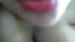 L'étrange prostituée Cipriana se masturbe sur le sol sale des toilettes femme mure live