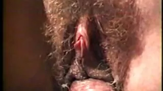 Pigtailed chick va en solo et suce son nouveau jouet sexuel comme une matures entre elles vraie bite