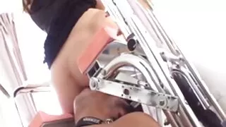 Horny girlie Ibuki aime sucer la bite nue mure ardemment et chevaucher la bite